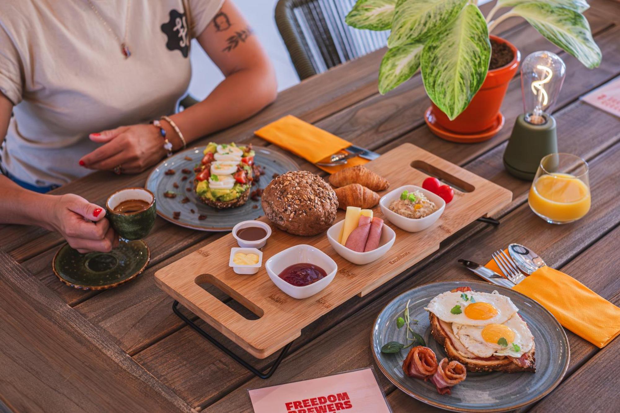 The Freedom Hotel Вилемстад Екстериор снимка